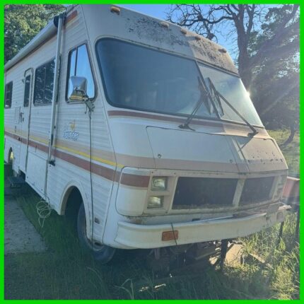 1987 Bounder Chevrolet 33' Class A Motorhome, Generator and Awning