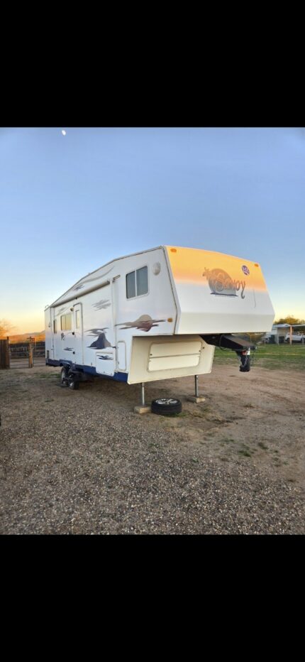 2005 Savoy Holiday Rambler 29' Gooseneck Hitch Converted
