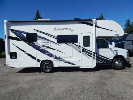 2022 Thor Quantum LC25 White 7.3 Liter Automatic 2184 Miles