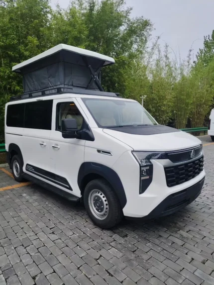 Sinotruk Pioneer Pop Top Camper Van 2.0t Diesel 8at B Type RV with Electric Lifting Roof