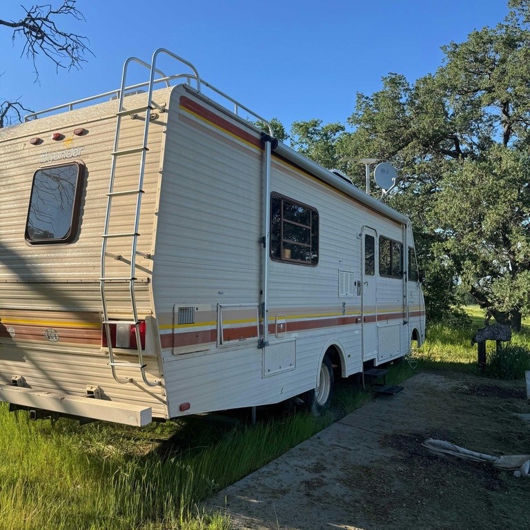 1987 Bounder Chevrolet 33' Class A Motorhome, Generator and Awning