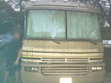 1997 Fleetwood Bounder 28T Newer Hot Water Tank, Awning, Good Brakes
