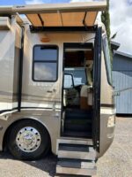 2009 Monaco Dynasty Yorkshire IV Class A 4 Slide outs Sleeps 4 1Bath &1/2 W/D