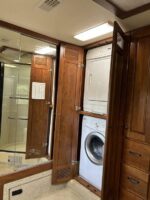2009 Monaco Dynasty Yorkshire IV Class A 4 Slide outs Sleeps 4 1Bath &1/2 W/D