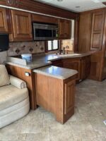 2009 Monaco Dynasty Yorkshire IV Class A 4 Slide outs Sleeps 4 1Bath &1/2 W/D