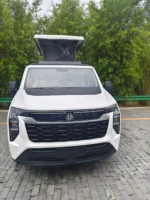 Sinotruk Pioneer Pop Top Camper Van 2.0t Diesel 8at B Type RV with Electric Lifting Roof